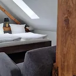 Exclusives Loft, Klimaanlage, Eigener Parkplatz, Netflix, Dominospizza, Wallbox Apartment Falkensee